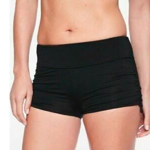 Athleta Scrunch Short Size Small NWOT